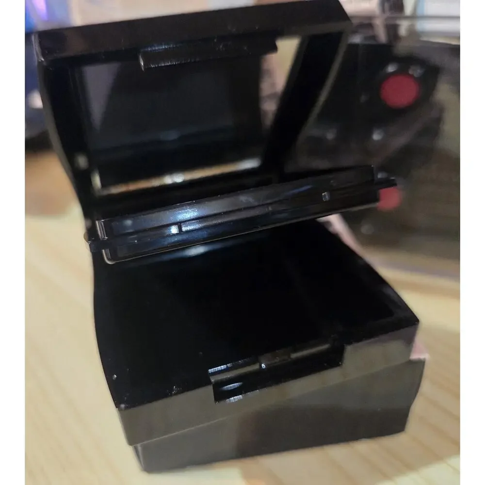 MARY KAY COMPACT MINI REFILLABLE MAGNETIC CASE FOR POWDER EYE OR CHEEK COLORS